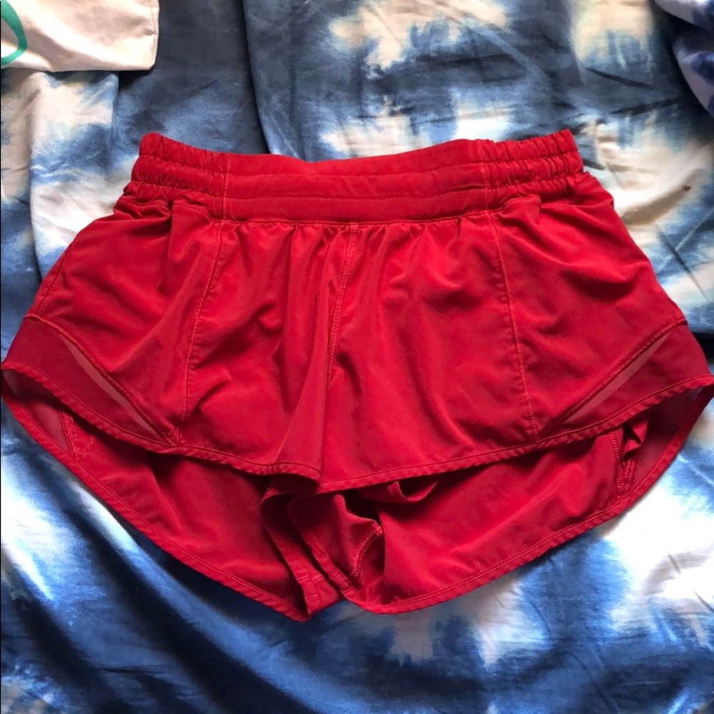 red 2.5 hotty hot shorts